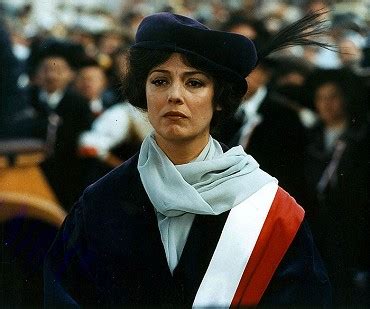 Imitace zůstane imitací bez hloubky. Božská Ema (1979) | ČSFD.cz