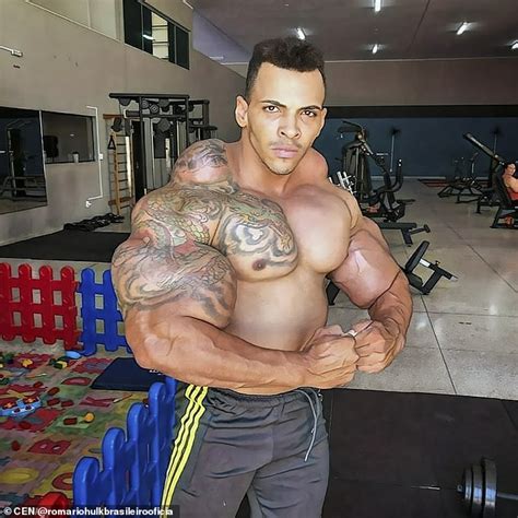 Brazilian Hulk Agrees To Take On Iranian Hulk In Mma Battle Of The Giants Daily Mail Online
