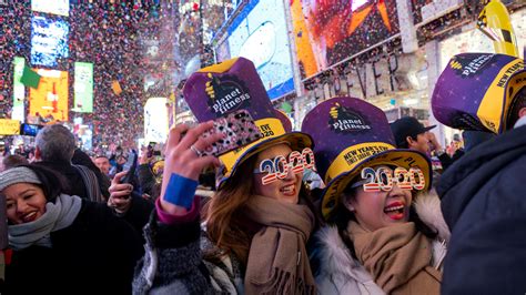 pictures from 2020 new year s eve celebrations across the world nbc new york
