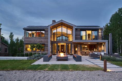 Open And Airy Home In Utah Nestled On Peaceful Lakeside Setting