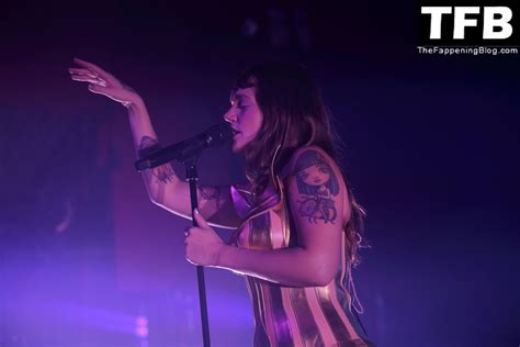 Tove Lo Displays Her Tits On Stage In Berlin Photos Pinayflixx