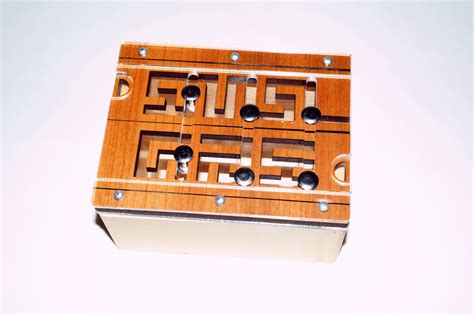 A mechanical puzzle blog from a grown man who should know better!! Gabriel Fernandes' Puzzle Collection: July 2016