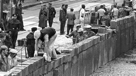 Augustus Begin Van De Bouw Van De Berlijnse Muur Max Vandaag