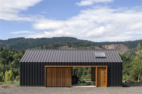 Elk Valley Tractor Shed Fieldwork Design And Architecture Archdaily