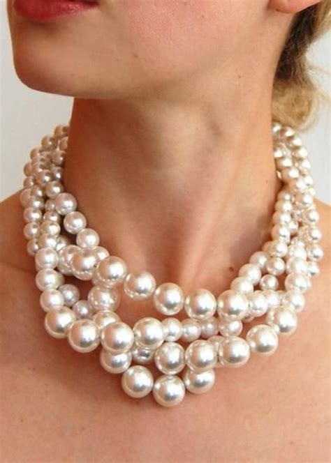 collier perle de culture effet sophistiqué et massif sur la peau nue