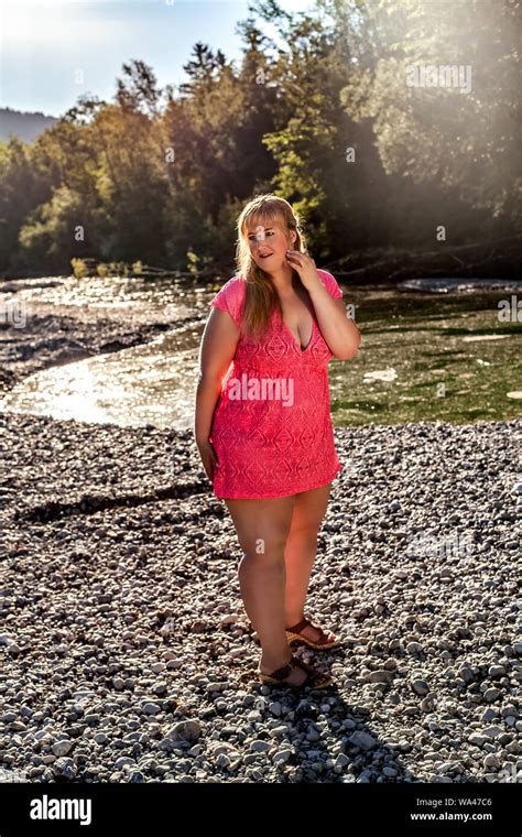 Playa De Mujeres Blancas Gordas Fotografías E Imágenes De Alta Resolución Alamy