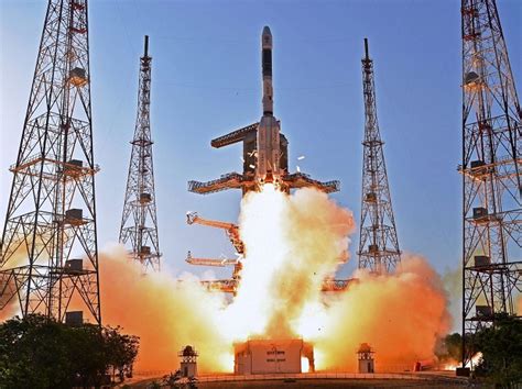 Isro Launches Gsat 19 Using Heaviest Rocket Gslv Mark Iii Techstory