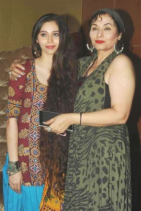 Salma Agha With Her Daughter Zara Khan Pk Showbiz
