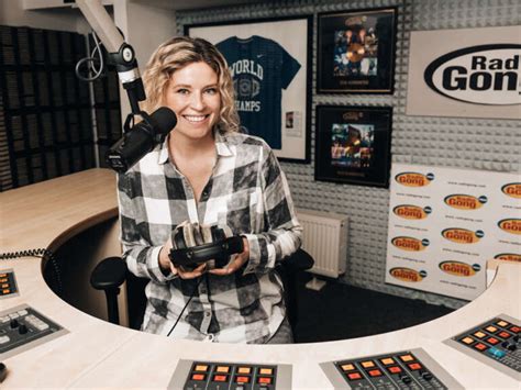 Werbung im radio erfolgreich schalten. Moderatorin Regine Krieger | Radio Gong