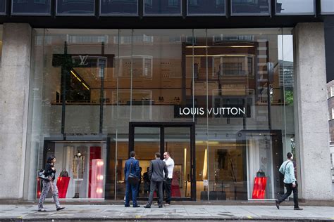 Louis Vuitton Sloane Street Store Robbed British Vogue British Vogue