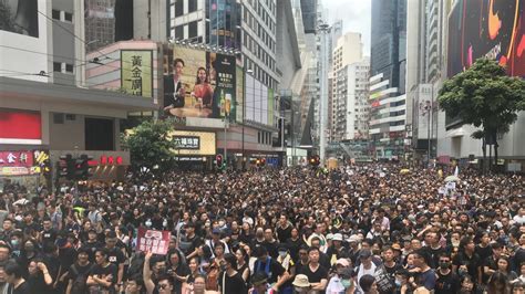 Proteste Gegen Regierung Zehntausende Bei Neuer Demo In Hongkong