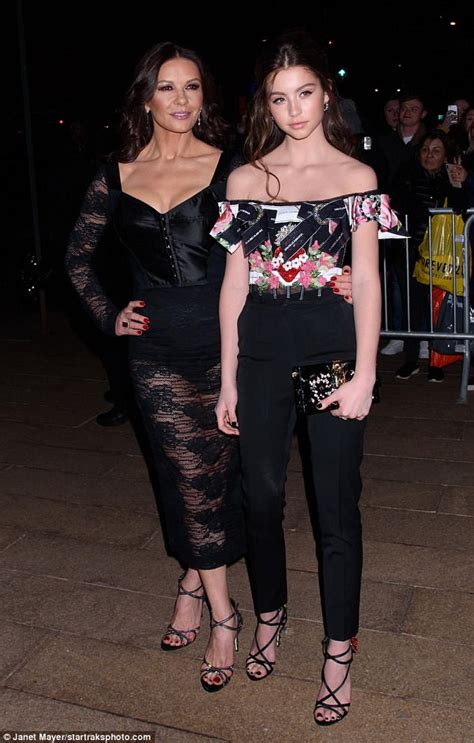 Catherine Zeta Jones And Daughter Make Elegant Pair At Dandg Event Daily Mail Online