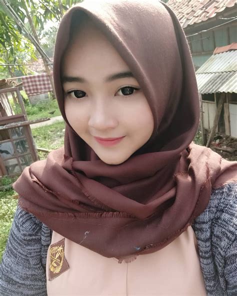 Pin Oleh Dealova Di S Gadis Cantik Wanita Pramuka