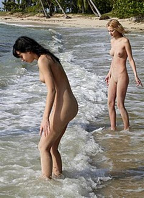 Skinny Nude Beachbabes Splash Around Nextdoor Mania