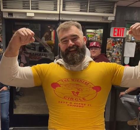 Jason Kelce Gets Roasted At Chicago Hotdog Joint For Being Taylor