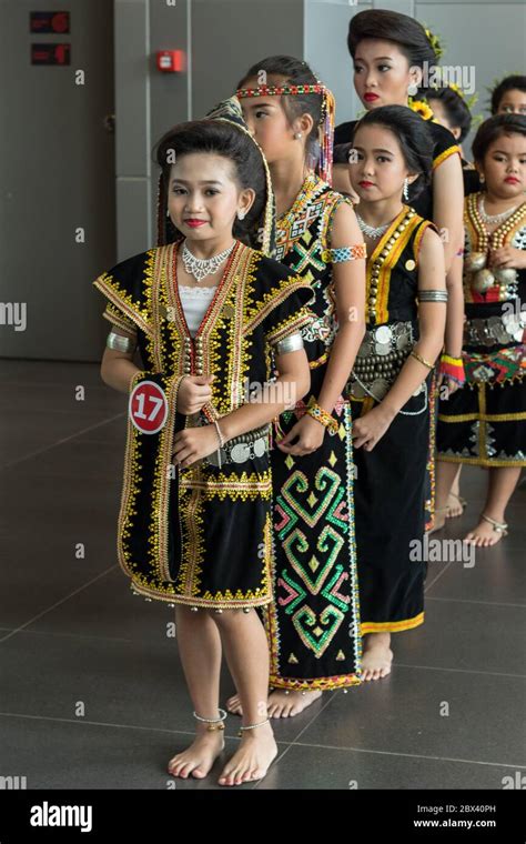 Pakaian Tradisional Kadazan Dusun Pakaian Tradisional Etnik Etnik Di Sabah Maruwiah Ahmat