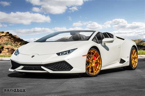 Double Luxury White Lamborghini Huracan On Gold Wheels — Gallery