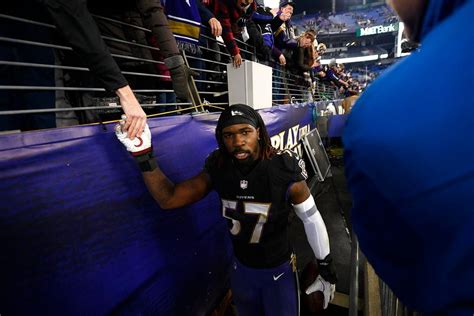 ravens honor ozzie newsome c j mosley in locker room after playoff clinching win