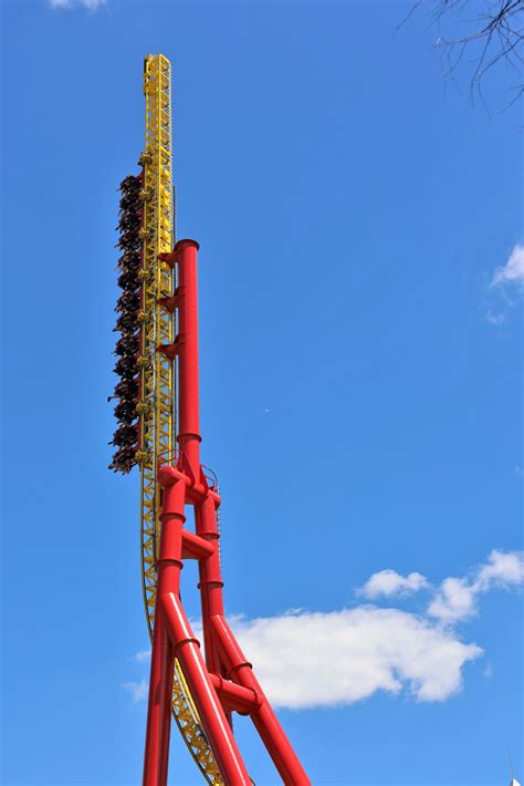 The Flash™ Vertical Velocity Six Flags Great America