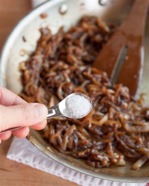How To Caramelize Onions Recipe Caramelized Onions Meal Helpers