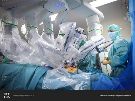 Doctors Use Robots To Conduct Laparoscopic Surgery