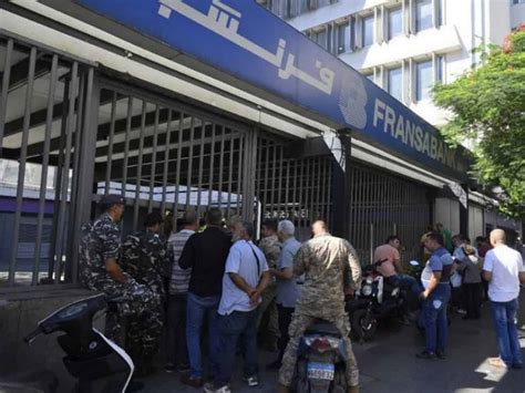 Lebanon Banks Reopen After People Protest Armed With Guns