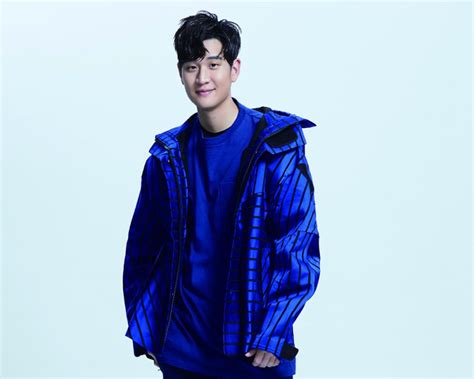 周兴哲（英文名：eric chou，1995年6月22日－），出生于台湾的华语流行音乐创作歌手，其兄周予天亦为歌手。 在 youtube 点阅数均破亿，使周兴哲成为在周杰伦、林俊杰之后，第三位拥有两首破亿歌曲的华语歌手。 频频传出绯闻!周兴哲被目击抱醉酒辣妹回家 | Woah.MY