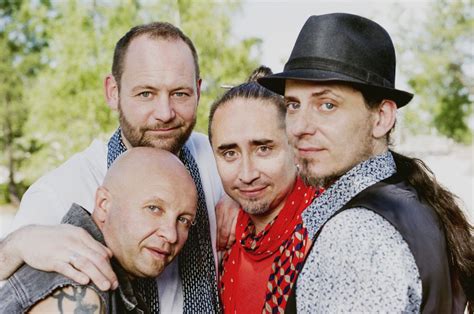 Tryo est en tournée avec son dernier album « vent debout ». Le groupe - Tryo