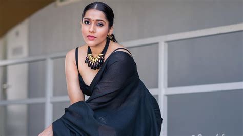 Rashmi Gautam Looks Fabulous In Black Saree Photos Viral Kevvukeka Today News Telugu News