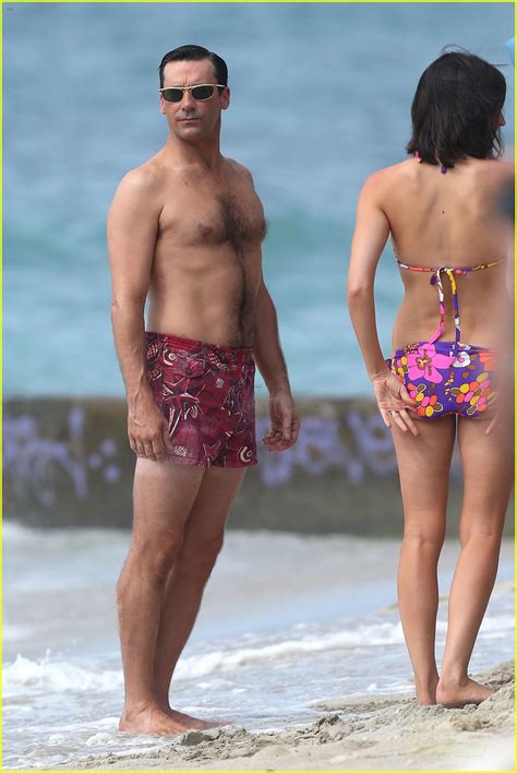 Jon Hamm Shirtless Mad Men Beach Scenes In Hawaii Photo 2744476 Bikini Jon Hamm Mad Men