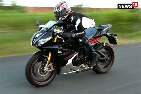 It has adequate torque, as low as 3000 rpms, to. Triumph Daytona 675R Review: A Shotgun Among the Swords