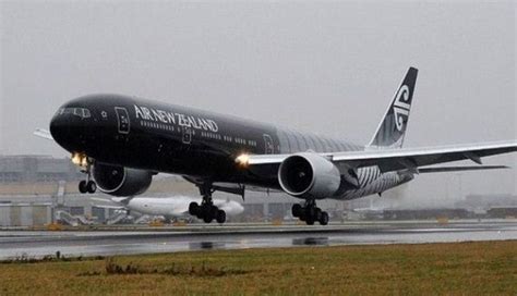 Airplanes With Amazing Paint Jobs 30 Photos Klykercom
