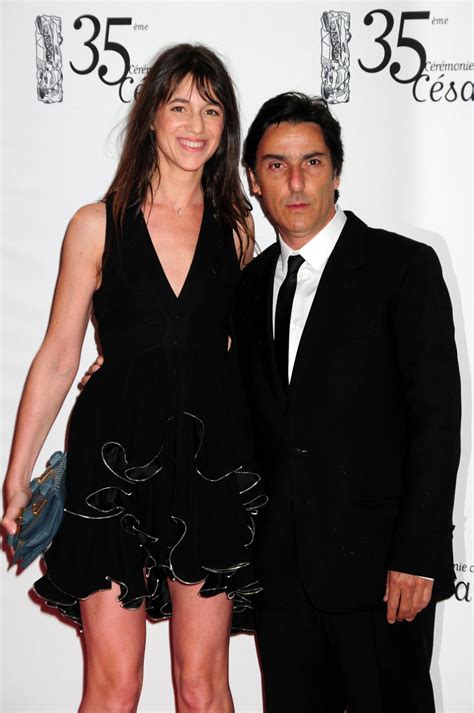 Charlotte gainsbourg and yvan attal. Les Gainsbourg Attal en campagne - Madame Figaro