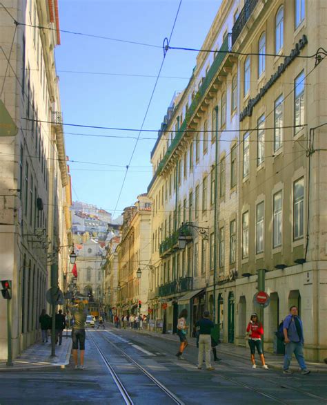 Portugal trends now, rua morais soares, rua morais soares lisboa, morais soares, incendio lisboa, incendio morais soares, florence pugh, tom hanks, certificado de vacinação, sns24. Garfadas on line: Os Açores na Baixa de Lisboa