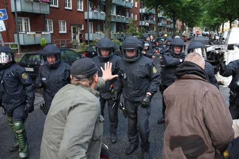 Gewalt Bei Neonazi Demo Prügel Von Der Polizei Hinzandkunzt