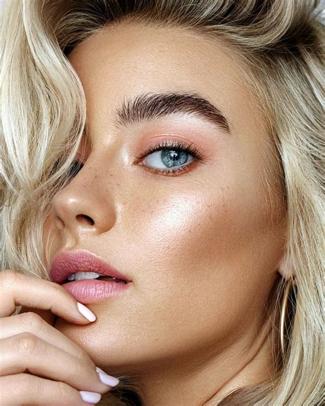 Awesome Look Colorful And Glowy With Summer Makeup Trend For 2020