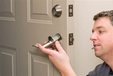 Top 5 Reasons To Hire A Certified Locksmith