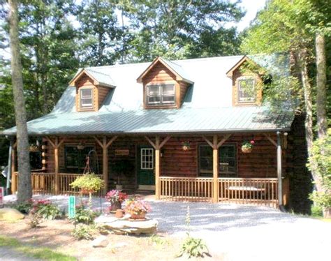 Enjoy the master suite oasis on the. Cabin with Hot Tub in Seven Devils, North Carolina