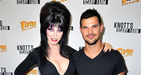 Taylor Lautner Gets Scary At Knotts Berry Farm Taylor Lautner Just Jared Jr