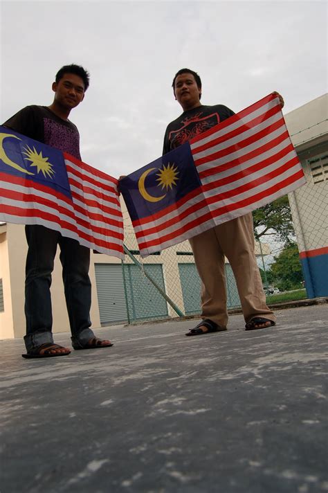 Perkara ini membolehkan semangat patriotik sebati dalam diri pelajar seperti kata peribahasa melayu. KEPENTINGAN KEMERDEKAAN KEPADA ANAK MERDEKA: cara-cara ...