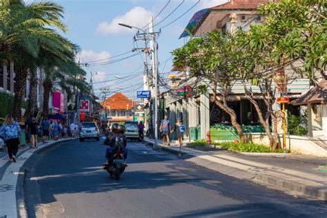 Calles De Seminyak Popular Ciudad Costera De La Isla De Bali Foto De
