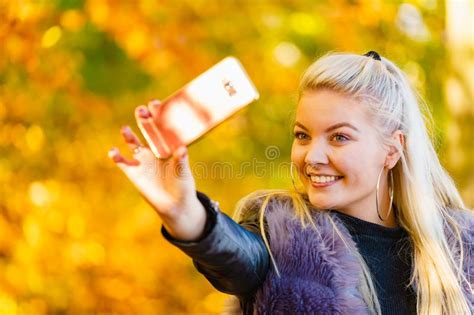 Fashion Girl Take Selfie Photo In Autumn Park Stock Image Image Of Selfie Walk 161606845