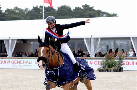 Paris 2024 Pénélope Leprévost portera la flamme olympique Cheval