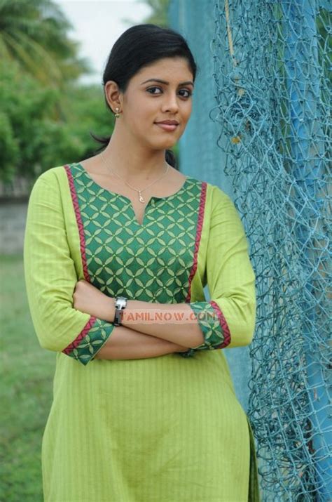Redwine Malayalam Iniya Hot And Sexy Mallu Tamil Actress Glamourus Latest