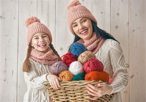 856637 4k 5k Mother Two Little Girls Smile Winter Hat Glance