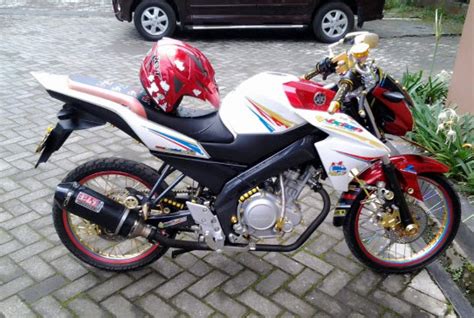 Kumpulan galeri gambar foto modifikasi motor vixion paling simpel minimalis terbaru dan paling gahar serta keren. Variasi Konsep Modifikasi Motor Vixion - Venomku Blog