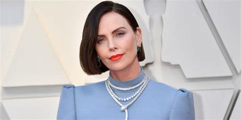 Charlize Therons Brown Hair At The 2019 Oscars Popsugar Beauty