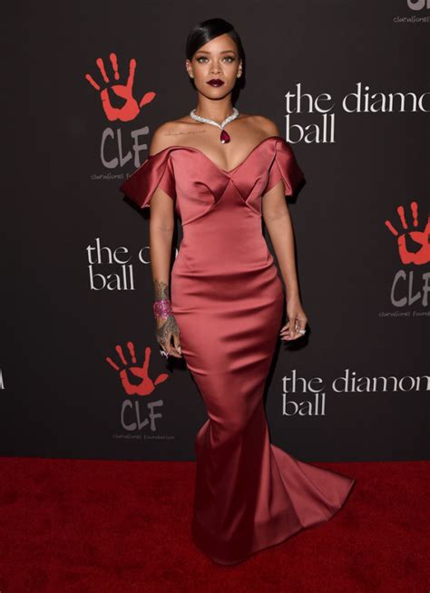 Rihanna Rotes Festkleid Rihannas 1 Jährlicher Diamond Ball Benefit