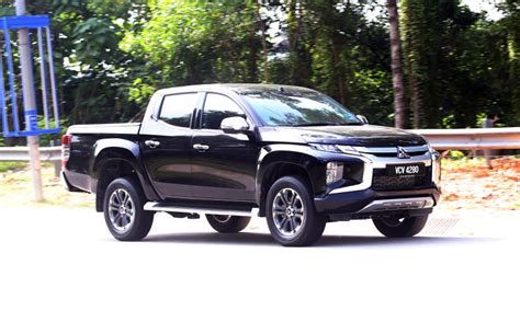 Triton 2021 pickup truck terbaru tersedia dalam pilihan mesin diesel. 2019 Mitsubishi Triton VGT Adventure X ramps up comfort ...