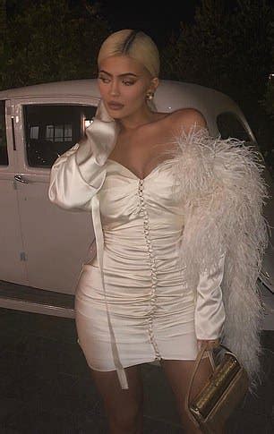 Kylie Jenner Shows Off Hourglass Body In A White Mini Dress Al Bawaba